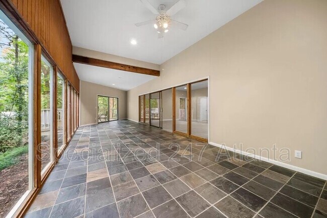 Foto del edificio - 105 Laurel Forest Cir NE