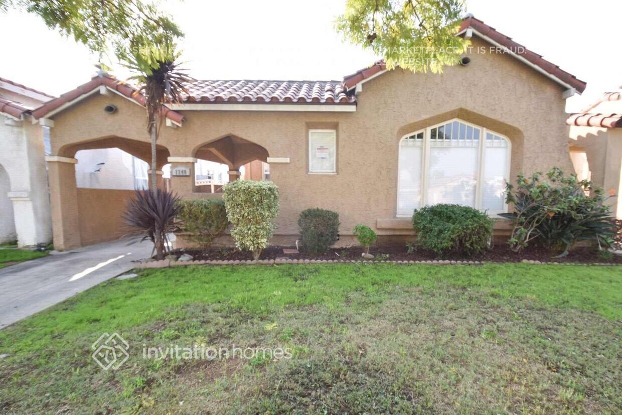 Foto principal - 1240 W 82nd St