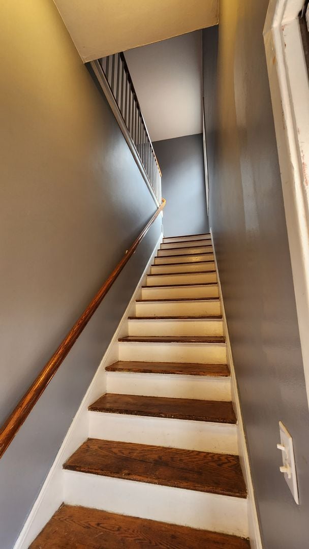 Building Photo - Spacious and Bright End Unit in Park-like Setting