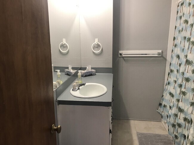 Building Photo - 598 Pleasant Ave