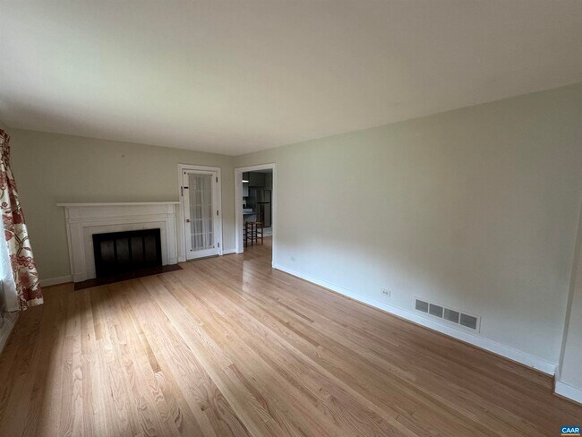 Building Photo - 126 Azalea Dr