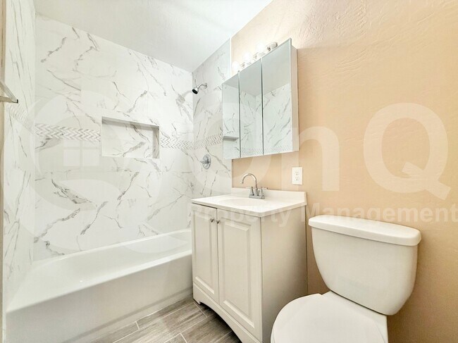 Photo - 2407 N 20th Dr House