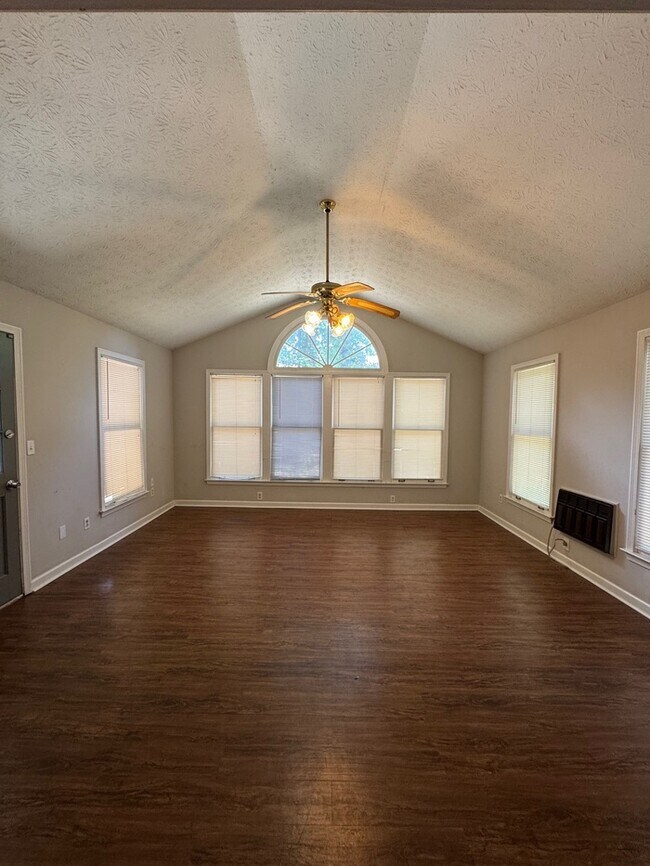 Building Photo - 2945 Sawgrass Trail SW