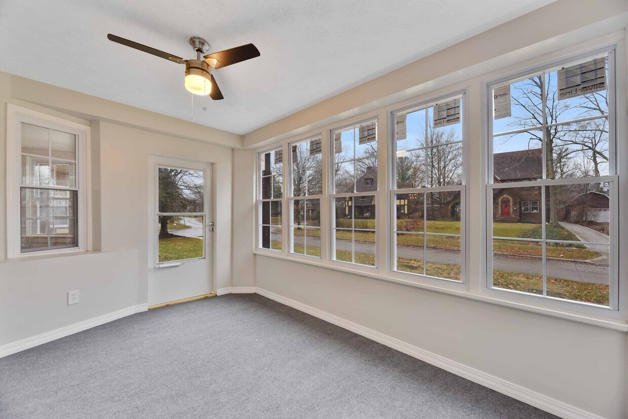 Primary Photo - 2929 Meadowbrook Blvd
