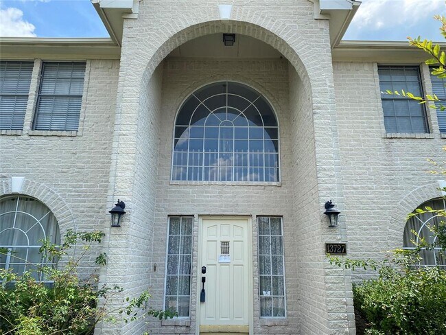 Building Photo - 13727 Spring Point View