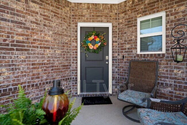 Foto del edificio - 134 Blue Bird Ln