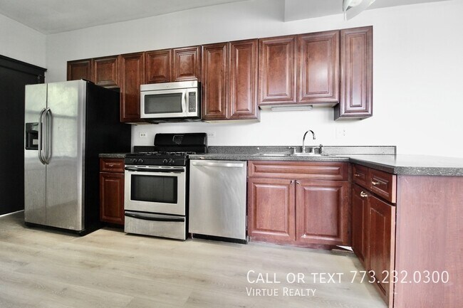 Foto del edificio - 3720 S Indiana Ave