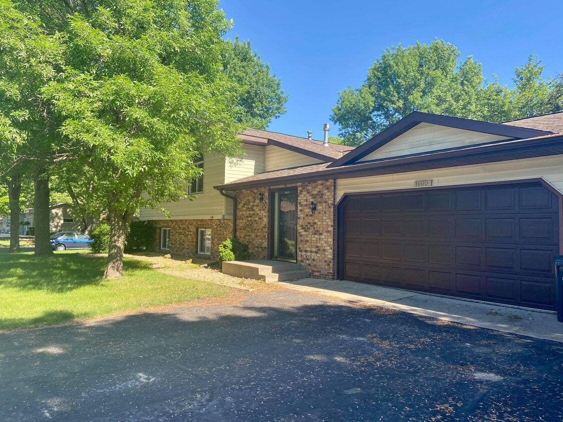 Primary Photo - 1609 Commerce Dr