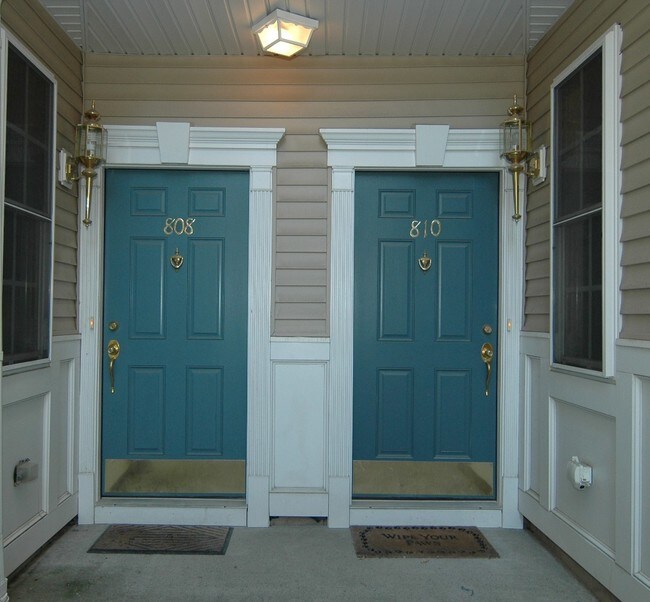 Front View - 808 Donato Cir