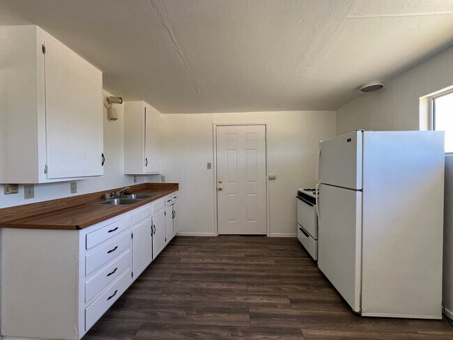 Building Photo - P054