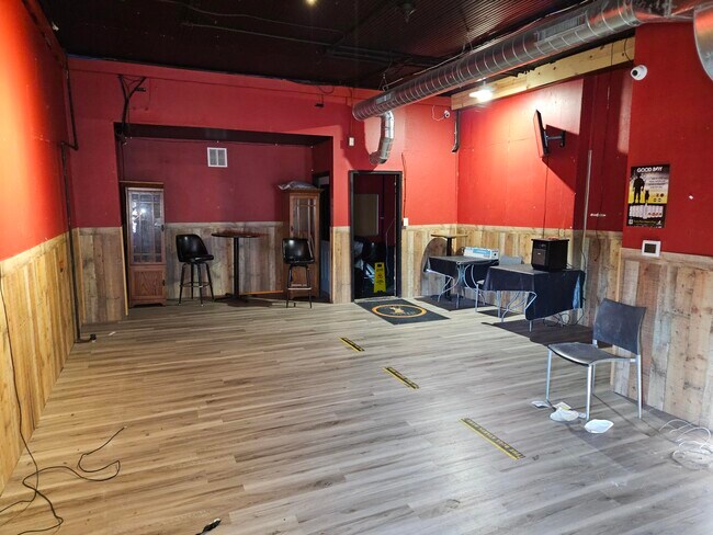Building Photo - 1226 Oshkosh Ave