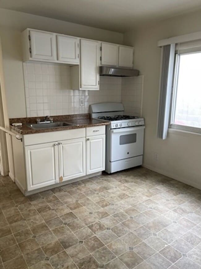 Foto del edificio - G1 | 940-942 Easton Avenue