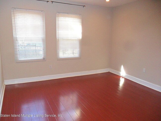 Foto del edificio - 111 Pond Way