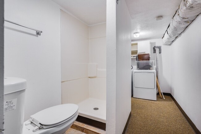 Building Photo - ? Beautifully Remodeled Home Near Brentwood Park – A Must See! ?