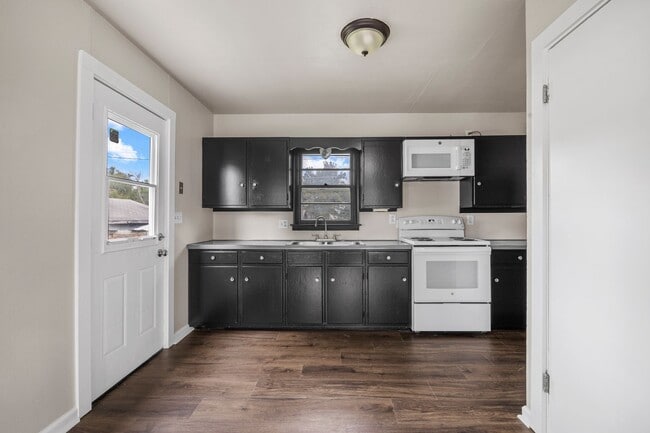 Building Photo - 3 Bedroom 1 Bath Home for Rent in Perry