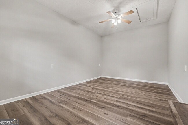Foto del edificio - 1315 Pineglen Dr