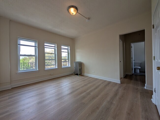 Foto del edificio - 5417 N Kenmore Ave