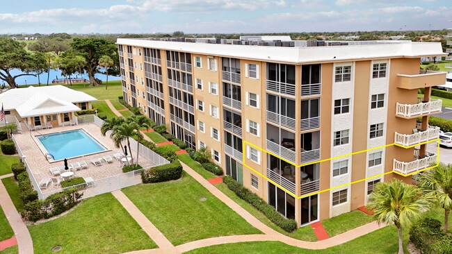 Building Photo - 308 Golfview Rd