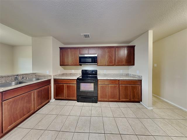 Building Photo - 407 Plum Dr