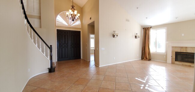 Building Photo - 1591 Parkview Dr