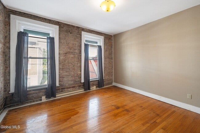 Building Photo - 108 Division St