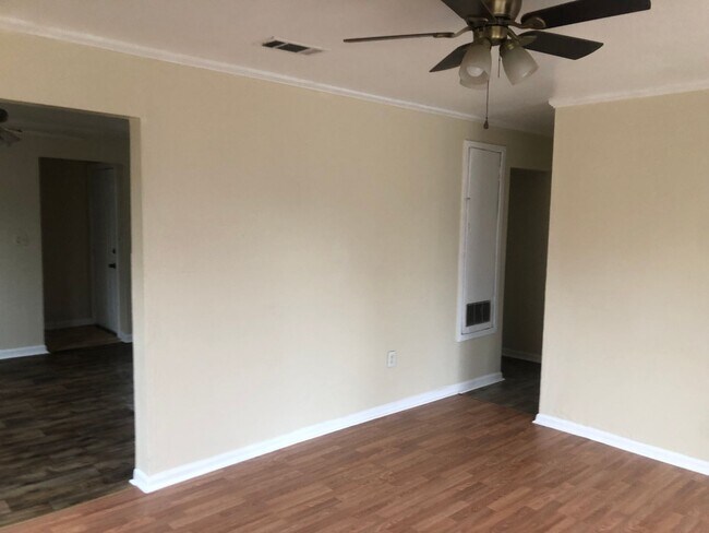 Foto del edificio - 3 bedroom 1.5 Bathroom