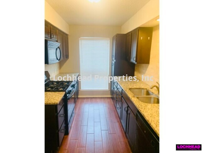 Foto del edificio - ****3 BEDROOM DUPLEX IN DALLAS*****
