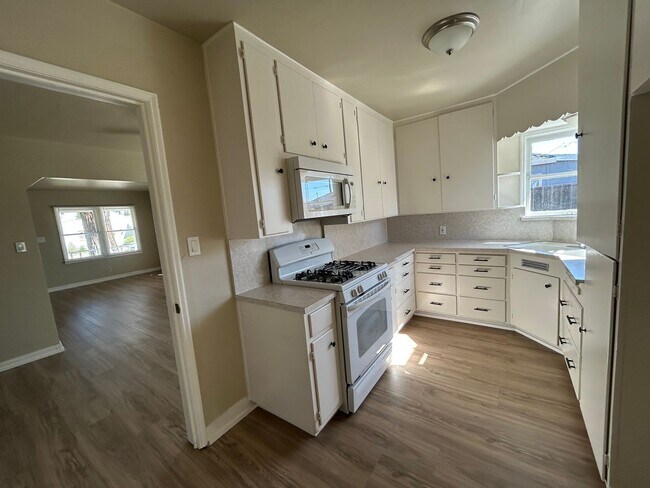 Foto del edificio - Newly Updated 2 Bed/1 Bath Home