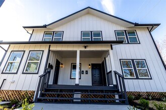 Building Photo - 102 Marsden St