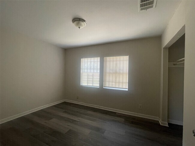 Foto del edificio - 10509 Fairland Dr