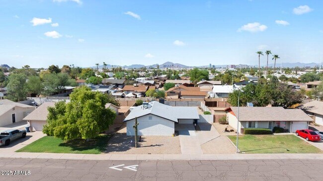 Building Photo - 414 W Santa Cruz Dr
