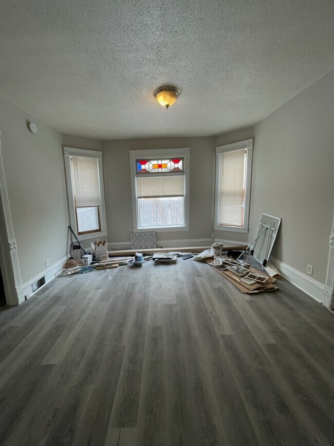 Foto del edificio - 2923 N Girard Ave