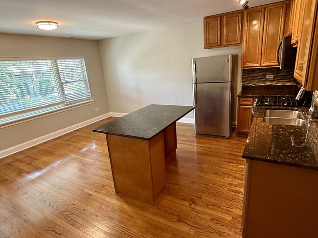 Building Photo - 1343 W Winona St