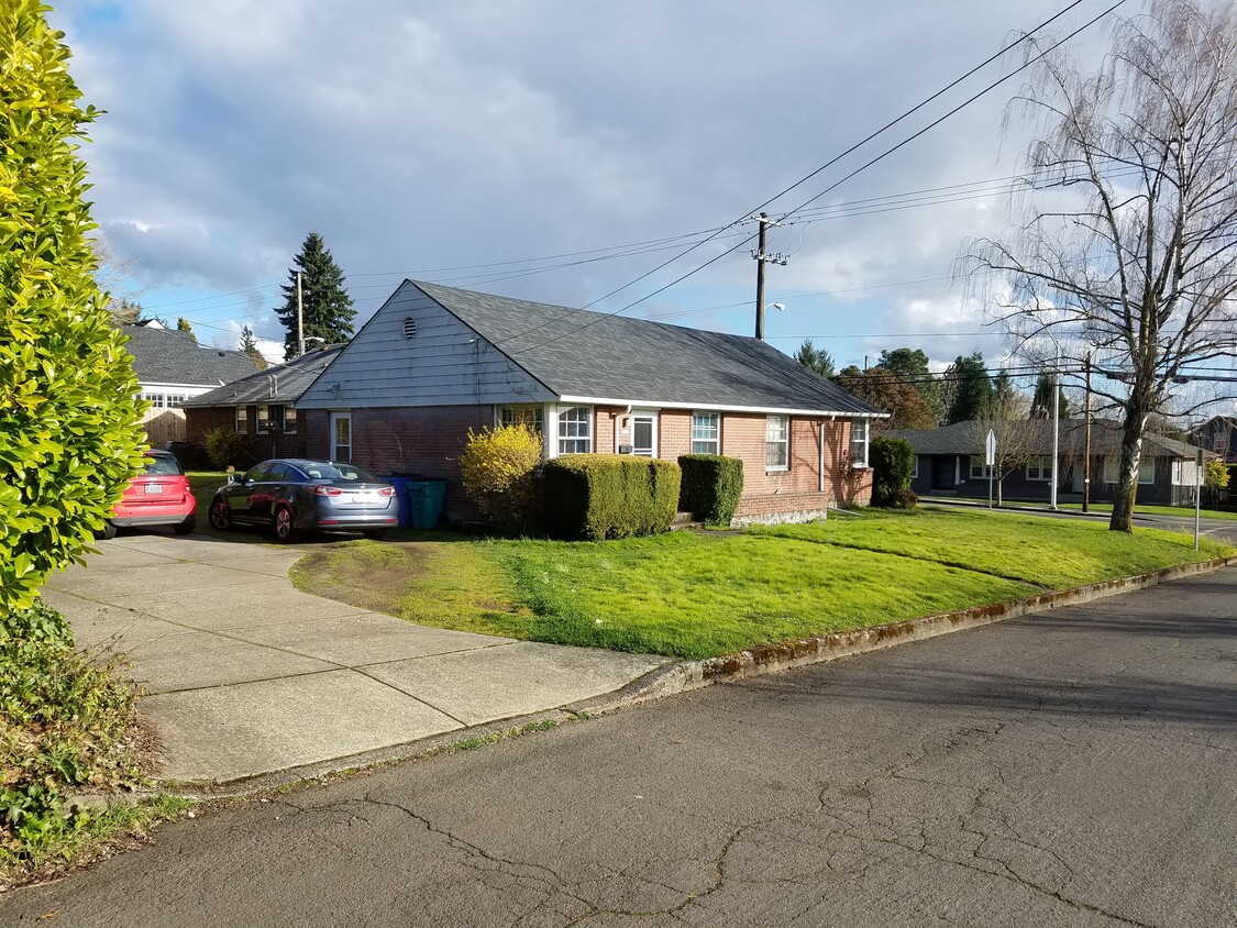 Primary Photo - 3903 NW Kauffman Ave