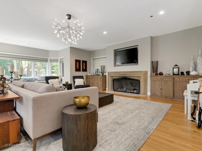 Foto del edificio - 824 W Castlewood Terrace
