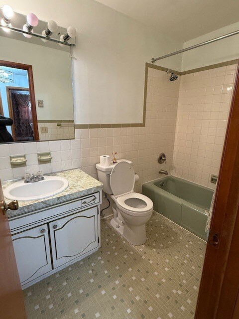 Baño principal - 416 E Tioga St