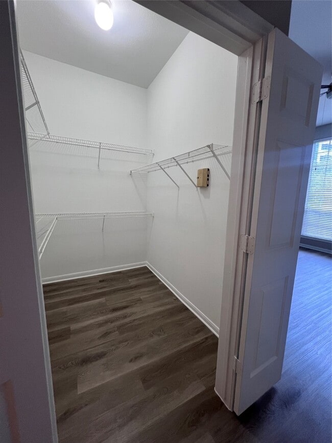 Building Photo - 5353 Memorial Dr
