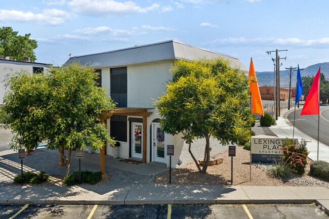 Oficina de arrendamiento - Lexington Place Apartments