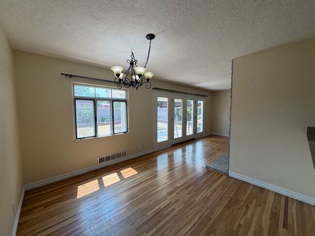 Foto del edificio - Spacious 4 Bedroom 2 Bathroom Home In The NE Heights!
