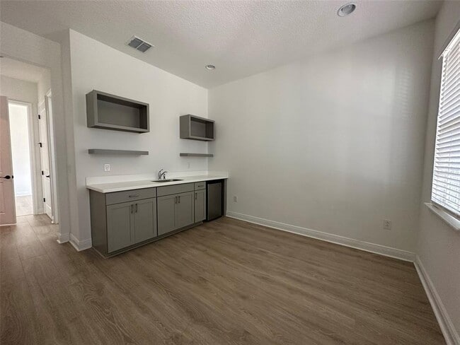 Building Photo - 15095 Mayberry Dr