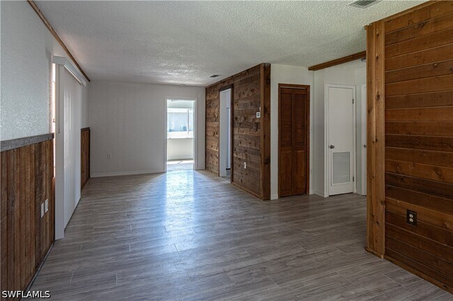 Foto del edificio - 2352 Sunnyview Dr