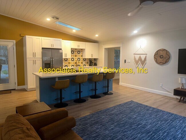 Foto del edificio - 3 Bed/2 Bath Spacious Home in Mason Manor! Screened Porch and Fenced Backyard!!!