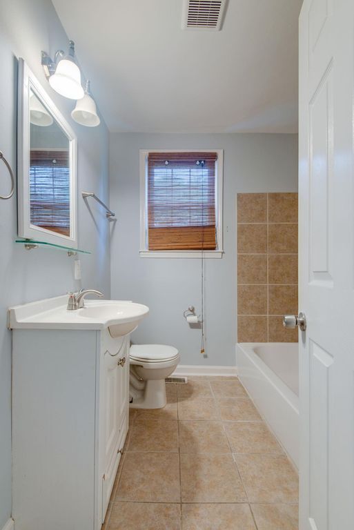 Foto del edificio - 1215 Kenmore Pl