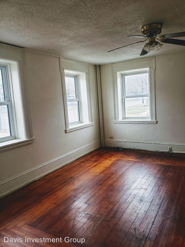 Foto del edificio - 303 E Washington St