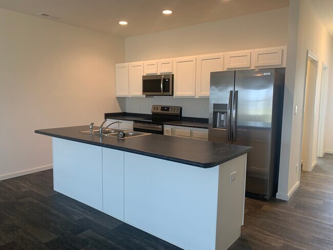 Building Photo - 2866 Gawain Dr