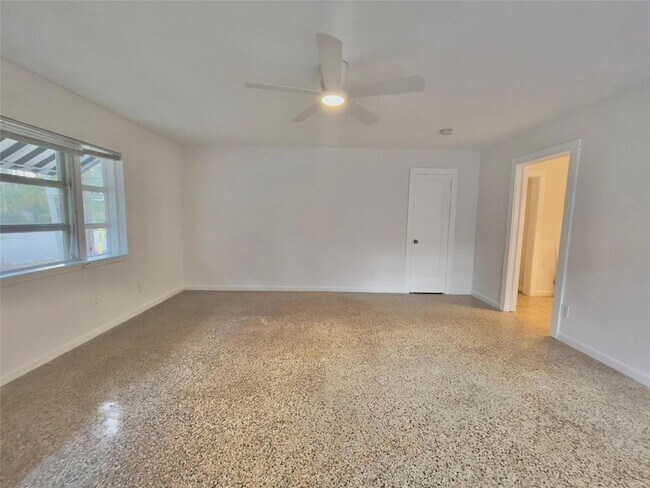 Foto del edificio - 1614 NE 7th St