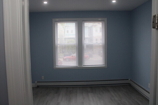 Foto del edificio - 74 Winfield Ave