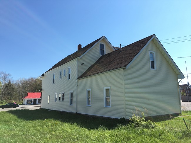 rear view - 1546 Broadway