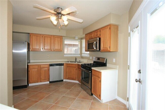 Building Photo - 15739 Roxton Ridge Dr
