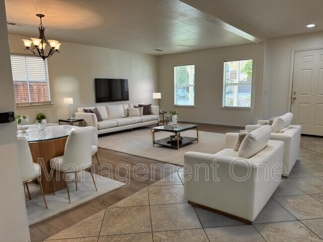 Building Photo - 11026 Evergreen Loop